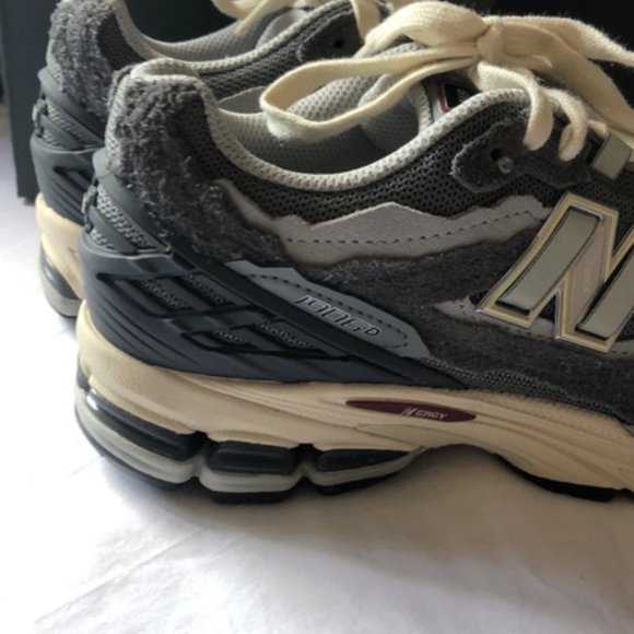 New Balance 1906R Trainers main image 5